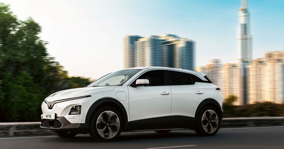 Chủ xe VinFast VF 6 thừa nhận: Đây là chiếc xe giúp cả gia đình yên tâm trên mọi hành trình