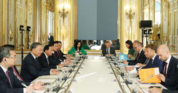 Thủ tướng Lê Minh Hưng trao đổi Chuyên đề về nâng cao năng lực điều hành của Chính phủ
