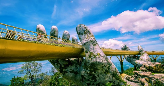 Cầu Vàng tại Sun World Ba Na Hills tiếp tục gây sốt trên tạp chí TIME
