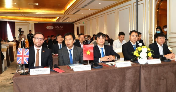 "Sử dụng nguồn điện năng lượng tái tạo đã trở thành xu hướng toàn cầu"