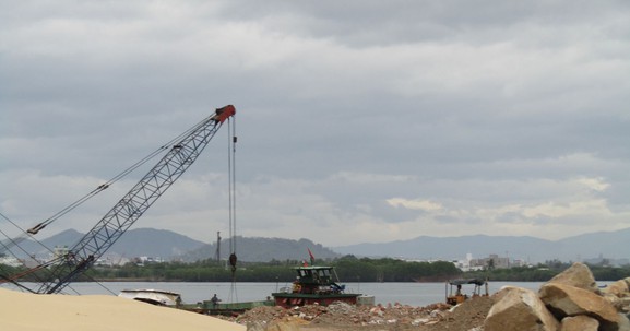 Bình Định: Lấp đầm Thị Nại, một doanh nghiệp bị phạt 300 triệu đồng