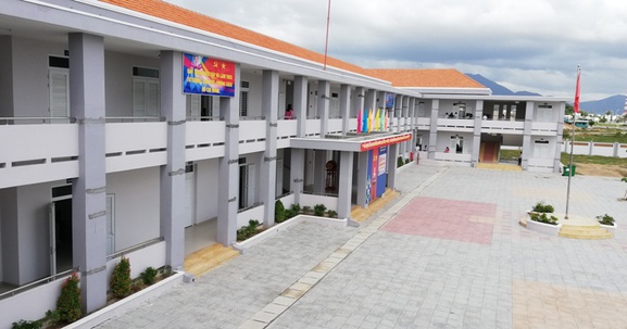 Khánh Hòa: Trường học xây gần 30 tỷ đồng vừa bàn giao đã nứt