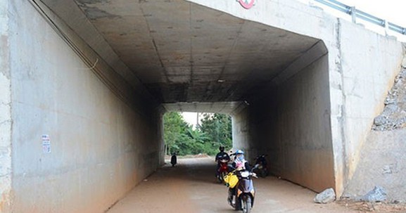 Cao tốc 34.000 tỷ: Nhà thầu chống thấm bằng… băng keo