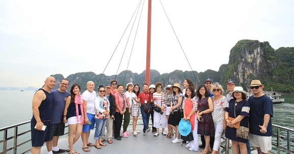 Đoàn khách IREC 2018 ấn tượng với du lịch Quảng Ninh