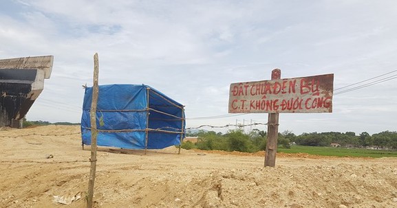 Cao tốc Đà Nẵng - Quảng Ngãi phải bồi thường nứt nhà dân