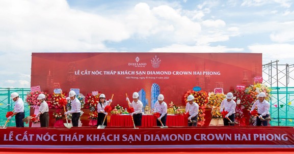 DOJILAND chính thức cất nóc tòa tháp khách sạn Diamond Crown Hai Phong