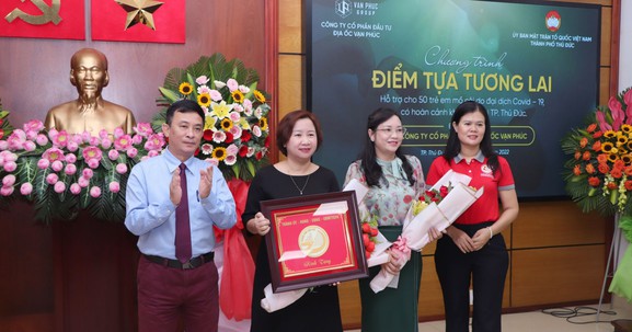 Van Phuc Group tài trợ hơn 6 tỷ đồng đỡ đầu 50 trẻ mồ côi do dịch Covid-19