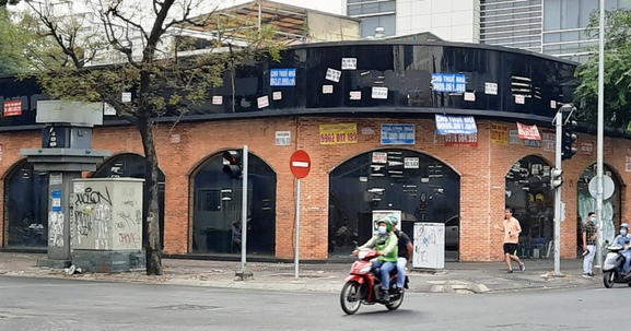 Thị trường nhà phố tại TP.HCM: Nhà triệu đô mỏi mòn chờ bán