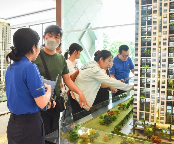 Thứ trưởng Bộ Xây dựng: Chính phủ đã vào cuộc, doanh nghiệp cần mạnh tay giảm giá nhà ở