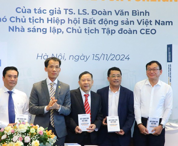 TS. LS. Đoàn Văn Bình ra mắt cuốn sách “Bất động sản Việt Nam với người nước ngoài - Vietnam Real Estate For Foreigners”