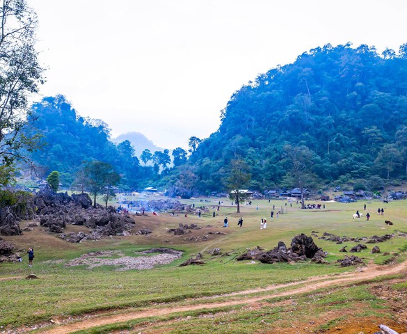 Photo Travel: Hang Táu, "viên ngọc thô" trên cao nguyên Tà Số