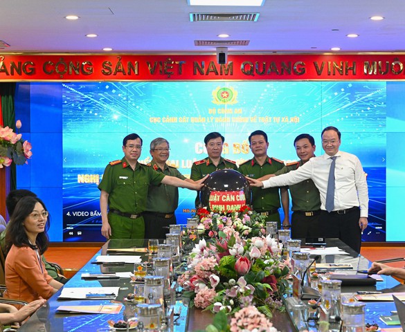 Vietcombank là ngân hàng đầu tiên khai thác Dịch vụ xác thực điện tử của Bộ Công an