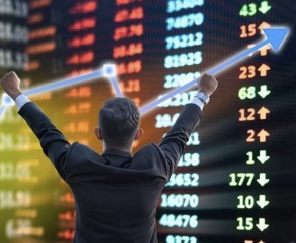 Chứng khoán tuần qua 19 - 23/8: VN-Index "leo dốc", dòng tiền đổ về bất động sản
