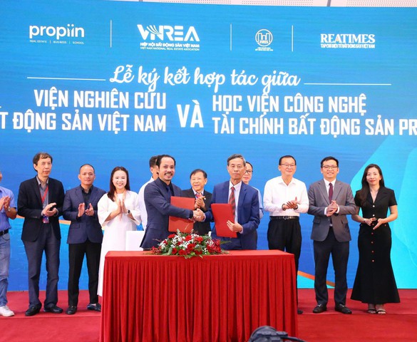 VIRES và Propiin ký kết hợp tác chiến lược, chính thức công bố chương trình đào tạo Mini MBA Bất động sản