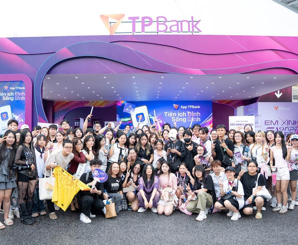 “Phải lòng” Bank Tím tại Em Xinh “Say Hi” Concert Đêm 2