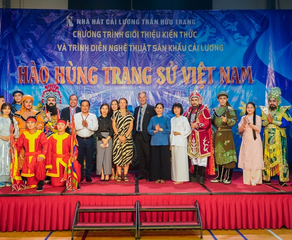 Học sinh học lịch sử và tình yêu nước qua nghệ thuật cải lương