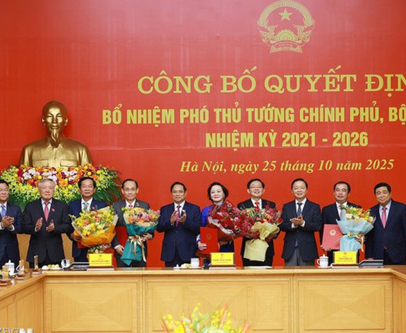 Thủ tướng trao Quyết định bổ nhiệm 2 Phó Thủ tướng và 3 Bộ trưởng
