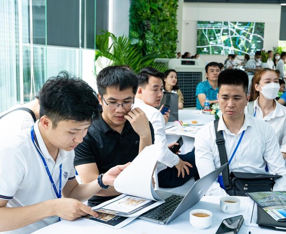 Ngã rẽ nghề môi giới: Chuyên nghiệp hoặc... mất việc