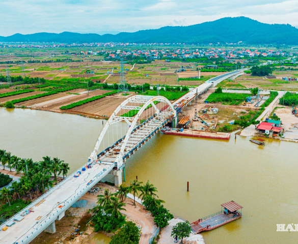 Cây cầu vượt sông 600 tỷ tại Hải Dương cũ sắp thông xe, vượt tiến độ 1 tháng