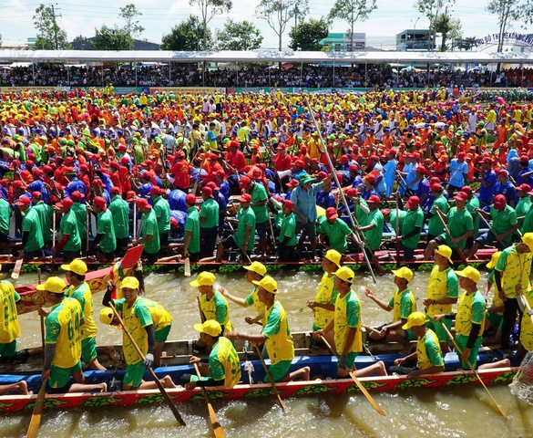 TP. Cần Thơ: Rực rỡ "sông trăng" – Bừng sáng di sản Văn hóa Khmer Nam Bộ