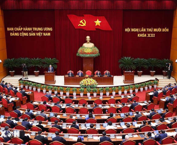 Hệ thống chính trị từ “cồng kềnh - phân tán” sang “tinh gọn - liên thông - hiệu lực - hiệu quả”