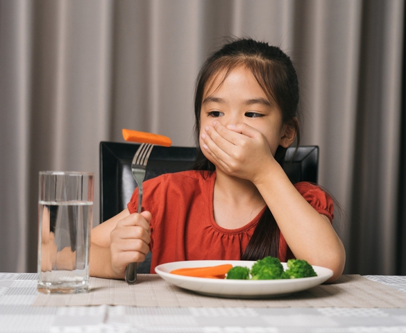 Trẻ biếng ăn: Sai lầm phổ biến cha mẹ nên tránh