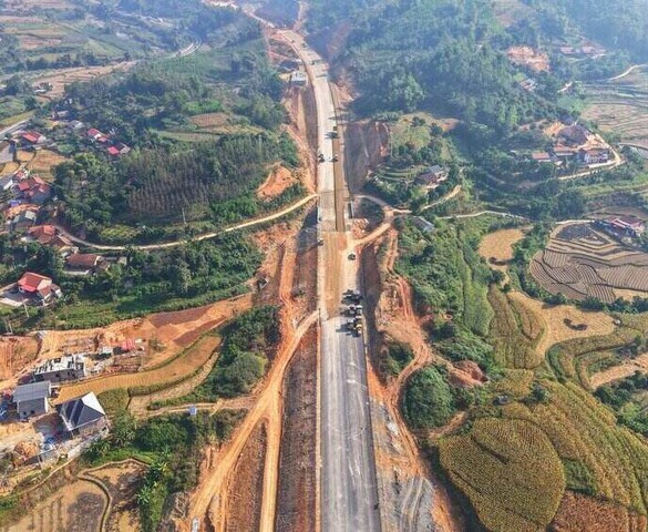 5 ngày nữa, chính thức thông xe đoạn đầu tiên trên tuyến cao tốc dài nhất Việt Nam: Vốn đầu tư hơn 11.000 tỷ, là hành lang giao thông chiến lược