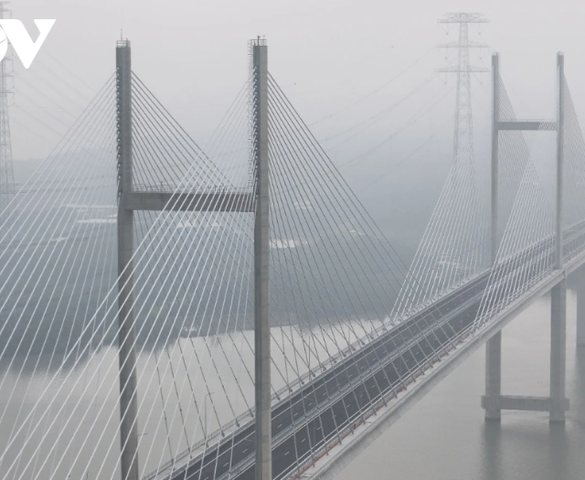 Cây cầu dây văng có tĩnh không cao nhất Việt Nam đã hoàn thành nhưng chưa thông xe