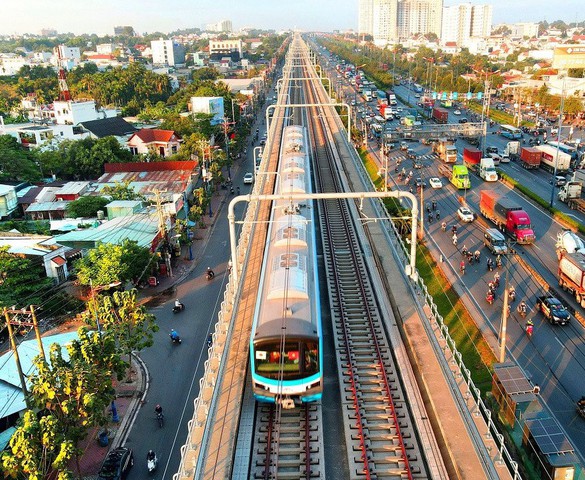 TP.HCM: Sau một năm vận hành, metro số 1 trở thành phương tiện đi lại thường xuyên, không còn là trải nghiệm