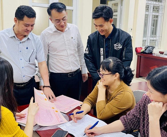 Quảng Ninh: Trao chứng nhận quyền sử dụng đất cho hộ dân tại dự án nhiều năm vướng mắc