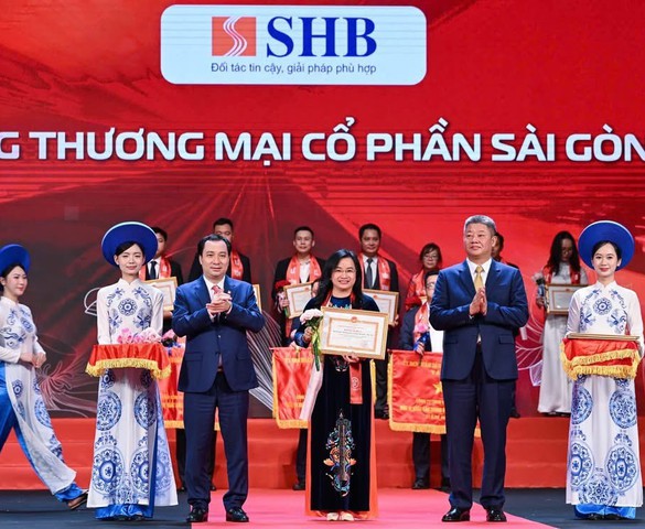 UBND TP. Hà Nội trao tặng Bằng khen cho SHB tại Lễ tôn vinh Doanh nhân, Doanh nghiệp Thăng Long 2025