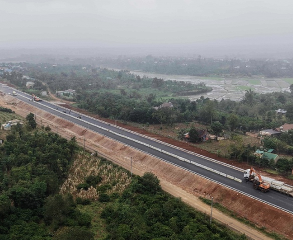 Sắp thông xe tuyến cao tốc nối ‘rừng - biển’ đầu tiên của Việt Nam