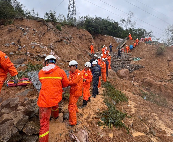 Đảm bảo vận hành an toàn, ổn định hệ thống truyền tải điện trước mưa lũ miền Trung, Tây Nguyên thời gian qua