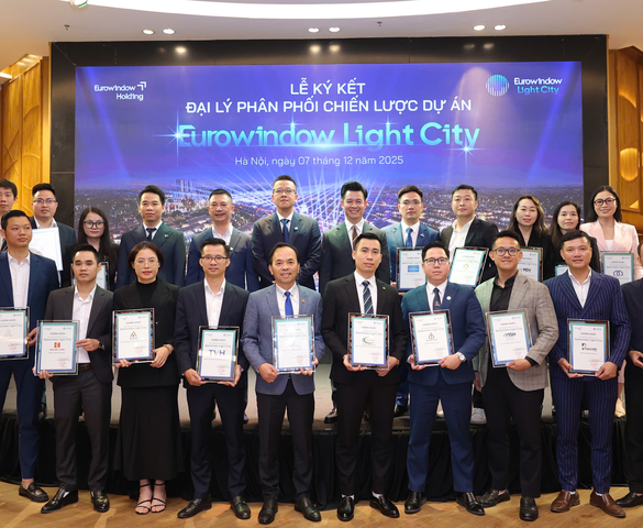 18 đại lý chiến lược ký kết phân phối dự án Eurowindow Light City