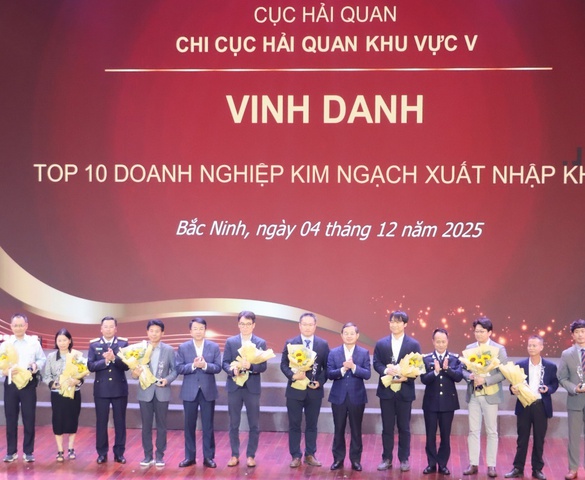Chi cục Hải quan Khu vực V tổ chức Hội nghị Hải quan - Doanh nghiệp 2025 và sự kiện ghi nhận kim ngạch xuất nhập khẩu vượt 200 tỷ USD, vinh danh các doanh nghiệp tiêu biểu trên địa bàn