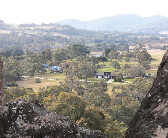 Photo Travel: Hanging Rock, kiến tạo đá treo ấn tượng ở Victoria