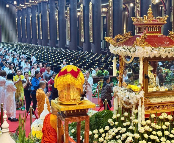 Quảng Ninh đón 1 triệu lượt người đến chiêm bái xá lợi Đức Phật