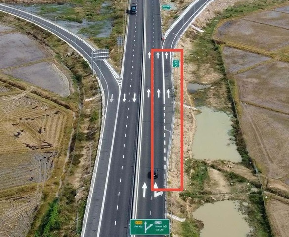 Cao tốc vừa bị phản ánh bong tróc sau 2 năm vận hành sẽ sửa vạch sơn gây tranh cãi