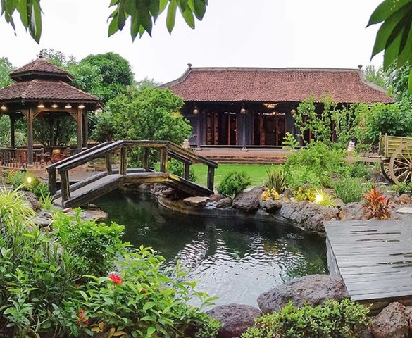Biệt phủ trăm tỷ của 'nghệ sĩ nặng nhất Vbiz': Rộng hơn 1.600m2, mang nguyên khung nhà cổ 100 tuổi từ Nam Định vào Đồng Nai xây dựng