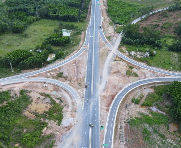 Chỉ 3 tuần nữa, cao tốc kết nối 2 tỉnh hẹp ngang sắp sáp nhập sẽ được thông xe