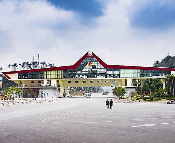 Mở rộng tuyến đường chính vào cửa khẩu hiện đại nhất ASEAN tại vùng núi phía Bắc lên 14 làn xe