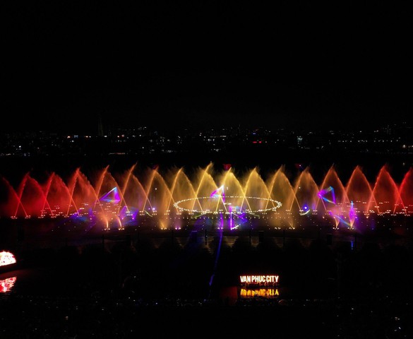 Từ truyền thuyết thành show "triệu view": Van Phuc Water Show 'dậy sóng' mùa hè TP.HCM