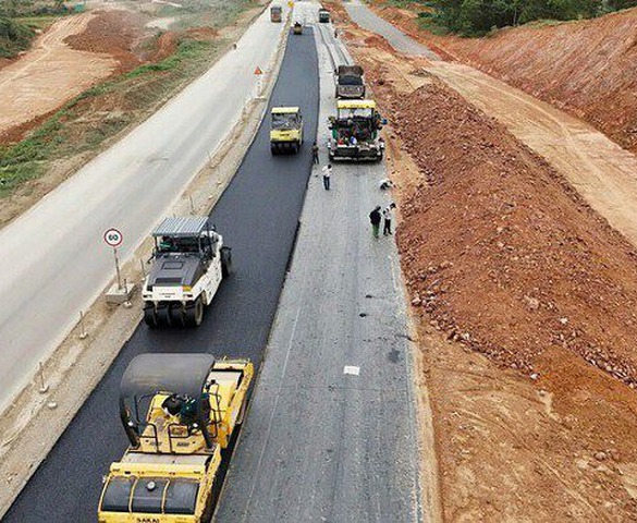 Cao tốc 2.100 tỷ dự kiến ‘về đích’ sau 1 tháng nữa: Người dân ngăn cản thi công