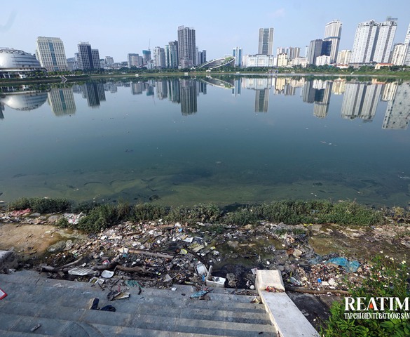 Hà Nội: Cỏ mọc um tùm, rác thải bốc mùi ở công viên hồ điều hoà 744 tỷ đồng