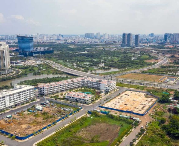 "Máy bay trễ chuyến, phạt tiền hành khách" và quy định nộp bổ sung 5,4%/năm khi chậm tính tiền đất