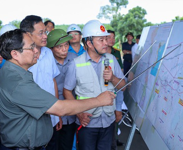 Thủ tướng kiểm tra 3 dự án cao tốc, sân bay, cảng biển trọng điểm tại Quảng Trị