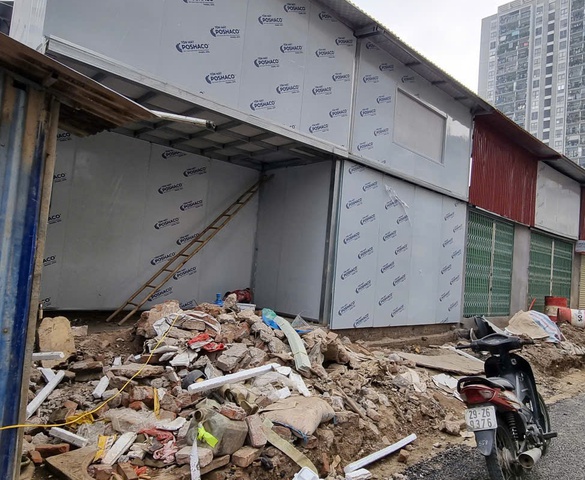 Hà Nội: Nhà "siêu mỏng" lại xuất hiện trên tuyến đường Nguyễn Tuân vừa mở rộng