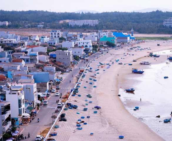 Photo Travel: Ghé Nhơn Lý, đắm mình trong sắc màu của bích họa