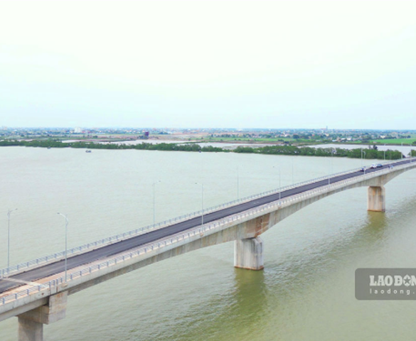 Sắp thông xe cầu vượt sông nghìn tỷ nối 2 tỉnh miền Bắc, kết thúc hơn 200 năm di chuyển bằng đò của người dân bên sông Hồng