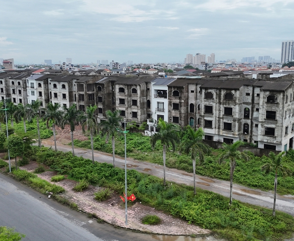 Hà Nội: Cận cảnh hàng trăm ngôi biệt thự 'triệu đô' bỏ hoang lãng phí tại khu đô thị Nam An Khánh